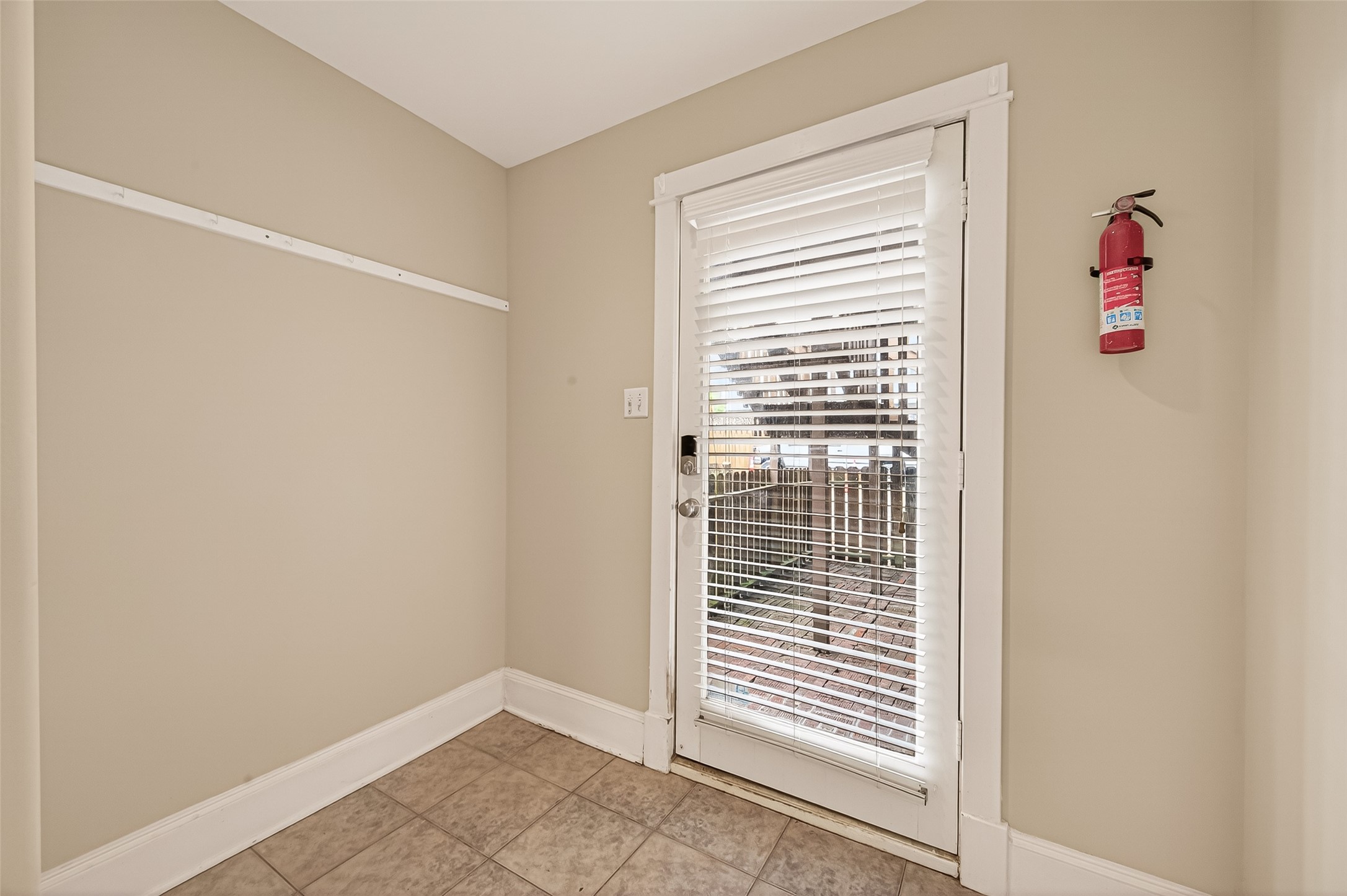 1807 Crocker Street, Unit A Houston, TX 77006 - Photo 14 of 37 The back door into the home's mudroom.