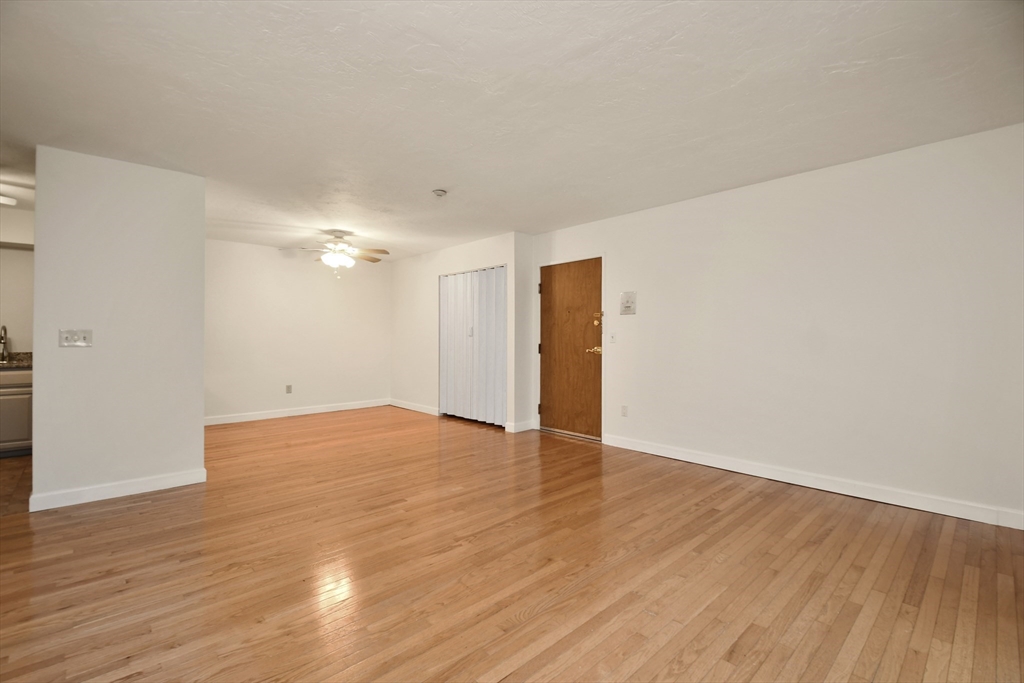 340 Sunderland Road, Unit 9 Worcester, MA 01604 - Photo 4 of 31