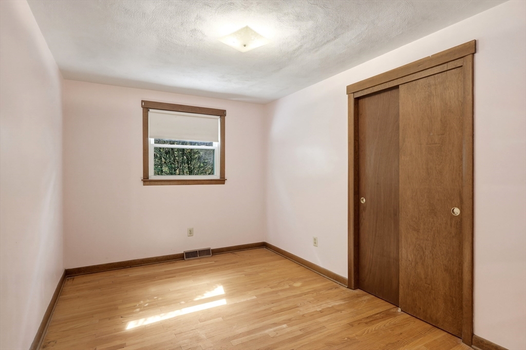 64 Tioga Street Springfield, MA 01128 - Photo 15 of 27