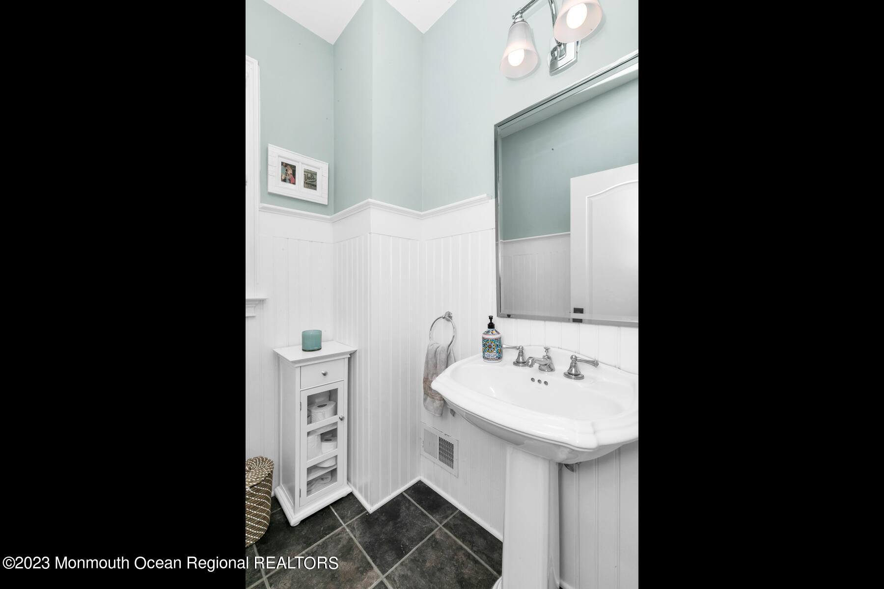 17 Forrest Avenue Rumson, NJ 07760 - Photo 21 of 46 Powder Room