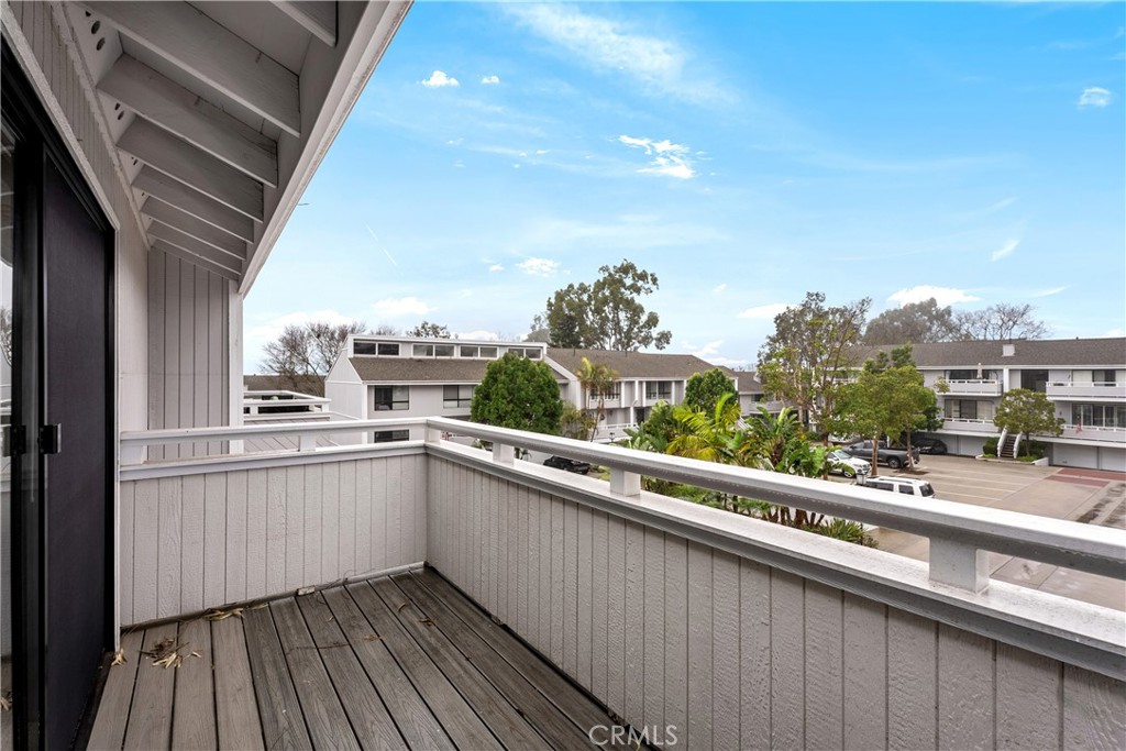 3 Kamalii Court, Unit 276 Newport Beach, CA 92663 - Photo 27 of 28 a view of a balcony with wooden floor and fence
