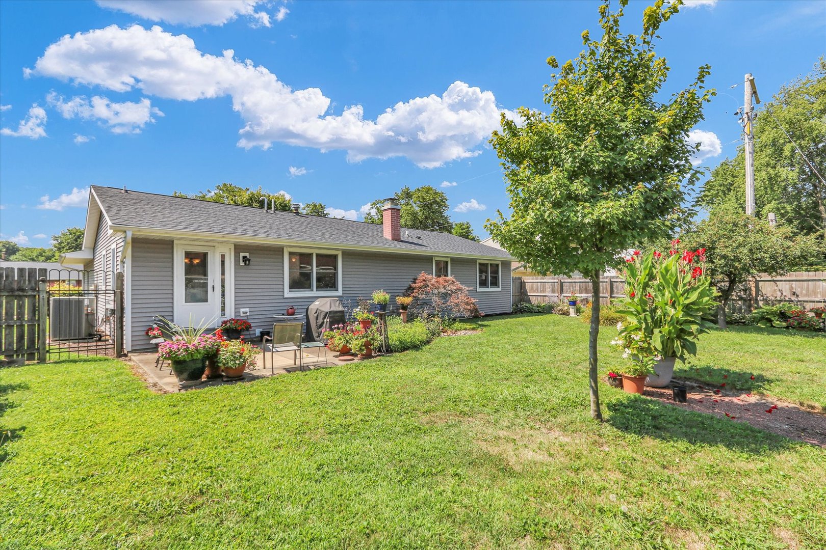 1506 Harrington Drive Champaign, IL 61821 - Photo 32 of 37 a front view of house with yard and green space