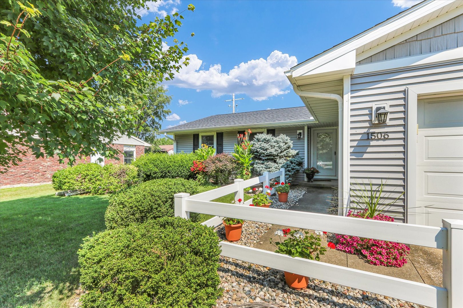 1506 Harrington Drive Champaign, IL 61821 - Photo 4 of 37 a view of an outdoor sitting area