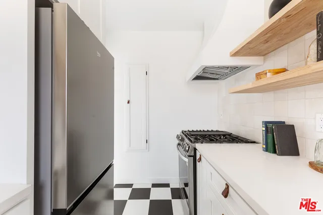 $995,000 | 519 1/2 Rose Avenue, Venice, CA 90291