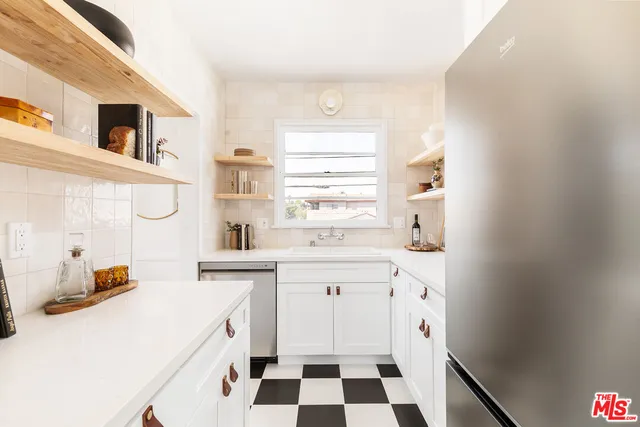 $995,000 | 519 1/2 Rose Avenue, Venice, CA 90291