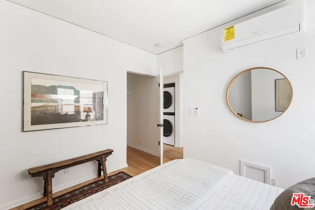 $995,000 | 519 1/2 Rose Avenue, Venice, CA 90291