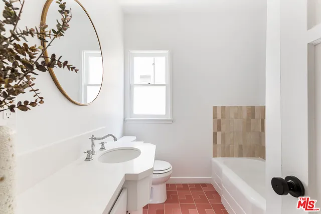 $995,000 | 519 1/2 Rose Avenue, Venice, CA 90291