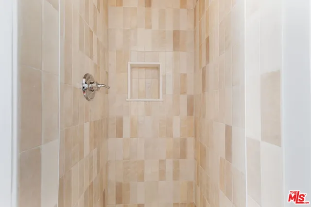 $995,000 | 519 1/2 Rose Avenue, Venice, CA 90291