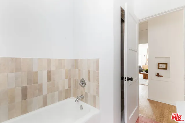 $995,000 | 519 1/2 Rose Avenue, Venice, CA 90291