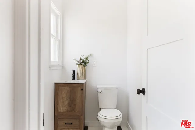 $995,000 | 519 1/2 Rose Avenue, Venice, CA 90291