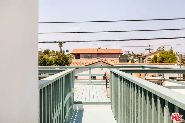 $995,000 | 519 1/2 Rose Avenue, Venice, CA 90291