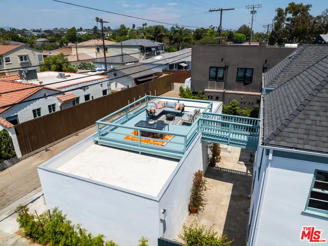 $995,000 | 519 1/2 Rose Avenue, Venice, CA 90291