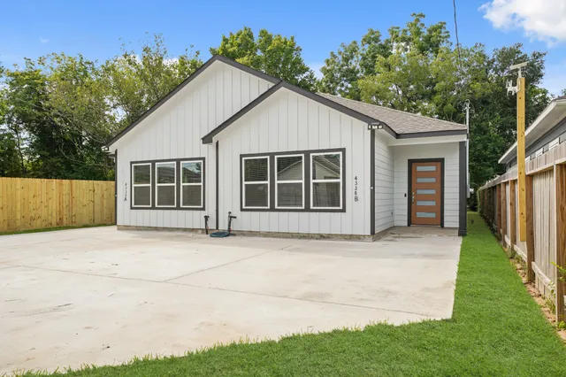 $2,000 | 4338 Brinkley Street, Unit B, Houston, TX 77051