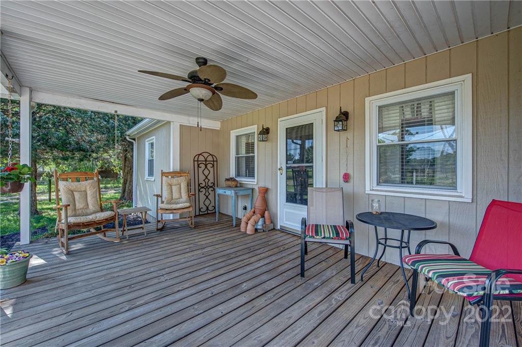 5487 State Rd S-46-557 Clover, SC 29710 - Photo 6 of 32 a view of a livingroom with furniture