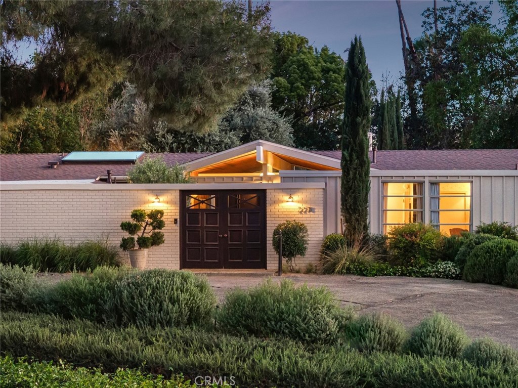 2278 Arroyo Drive Riverside, CA 92506 - Photo 8 of 75