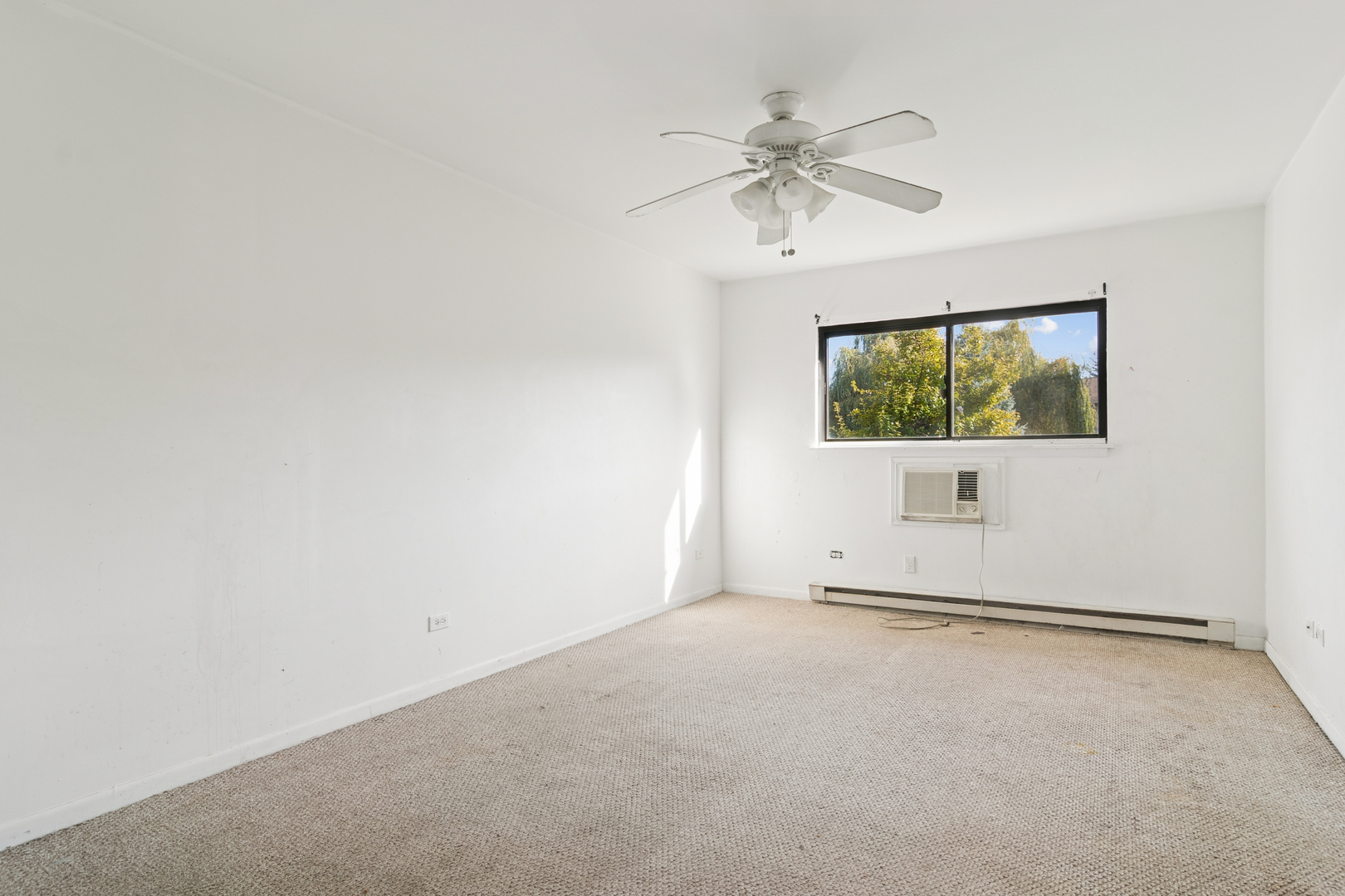 802 East Old Willow Road, Unit 113 Prospect Heights, IL 60070 - Photo 8 of 11 an empty room with a window
