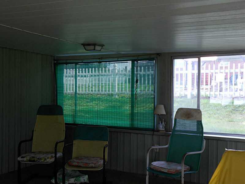 132 Rachel Street Springdale, PA 15144 - Photo 14 of 18 Sunroom.