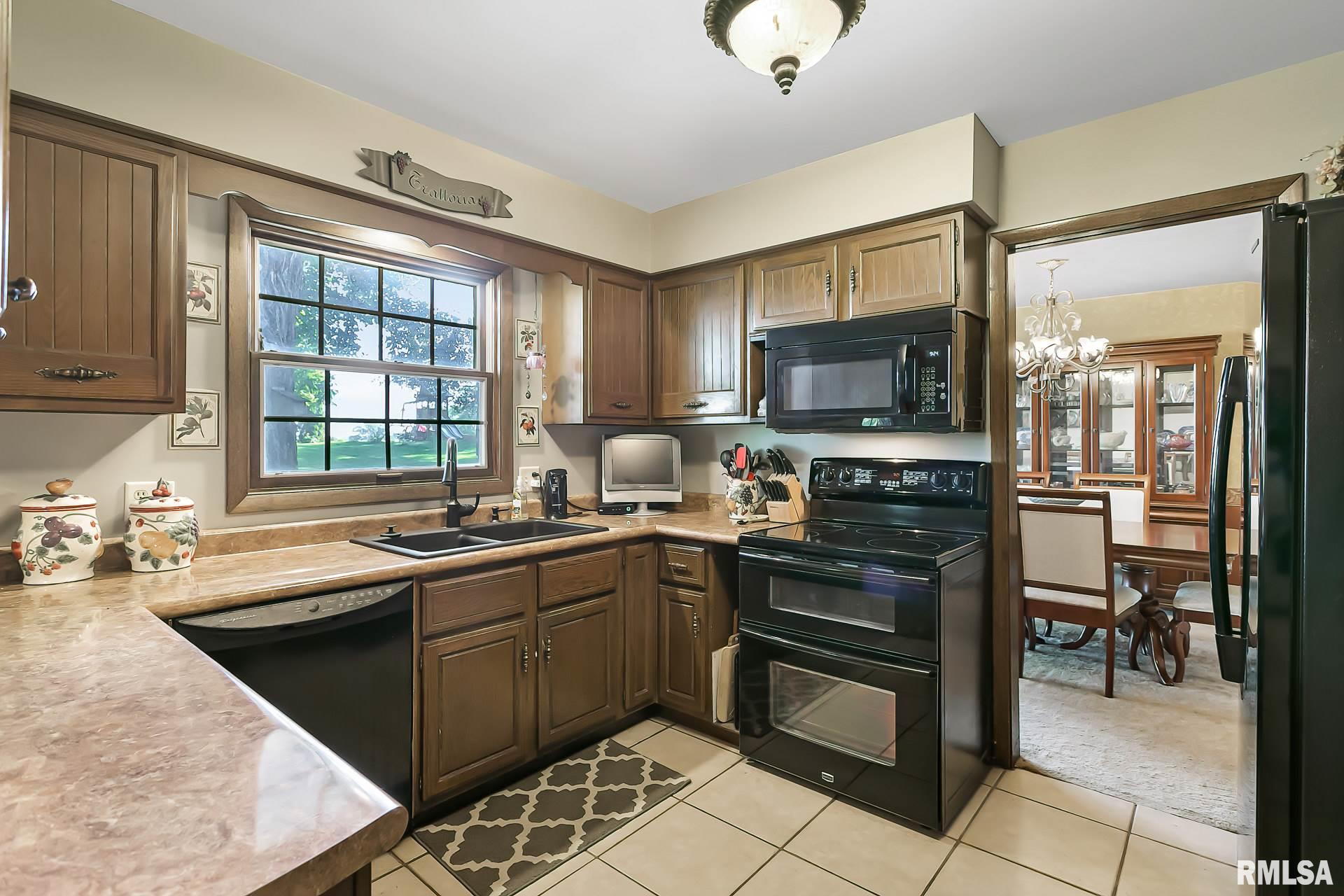 416 Ridge Drive Geneseo, IL 61254 - Photo 11 of 32 Gallery Image 11