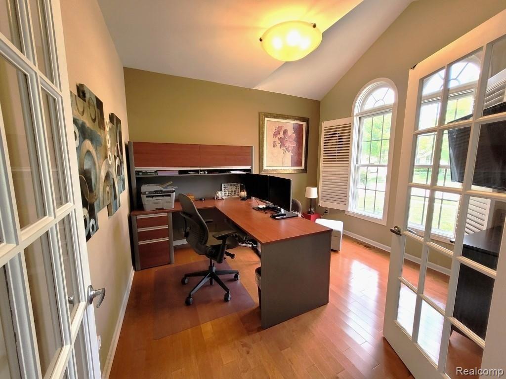 2036 Roundtree Rochester, MI 48307 - Photo 11 of 32 11-Library.jpg
