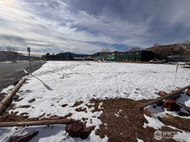 a view of a sky view