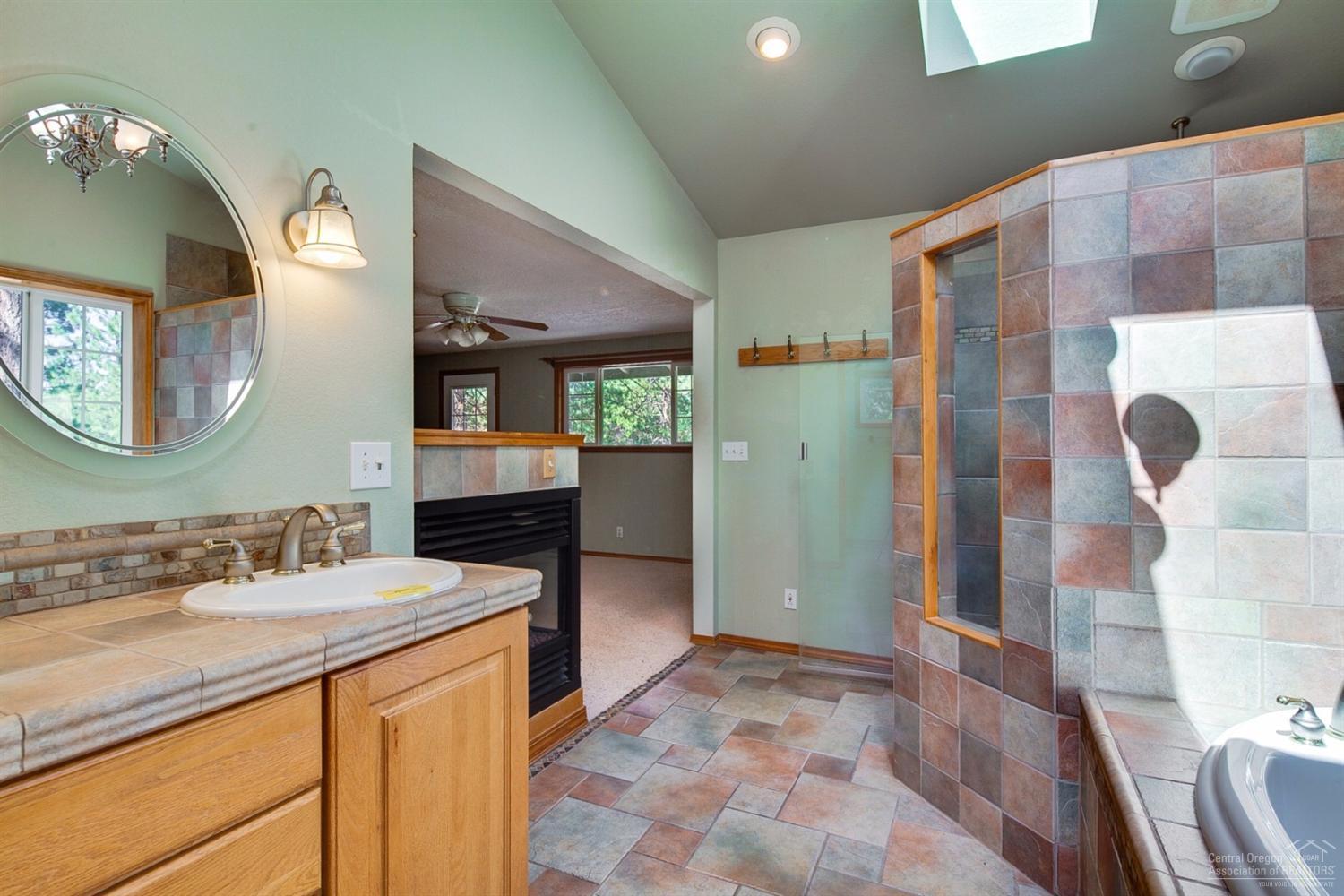 60235 East Ridgeview Drive Bend, OR 97702 - Photo 17 of 24 Gallery Image 17