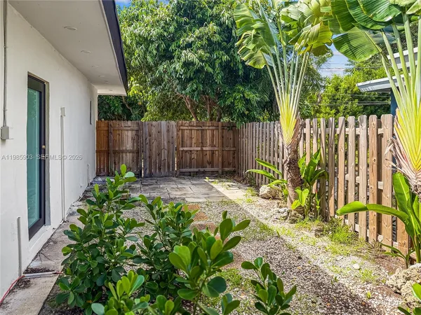 $1,500 | 551 Northeast 26th Street, Unit 2, Wilton Manors, FL 33305