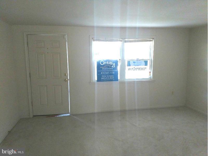 7920 Wynbrook Road Baltimore, MD 21224 - Photo 3 of 16 Living Room