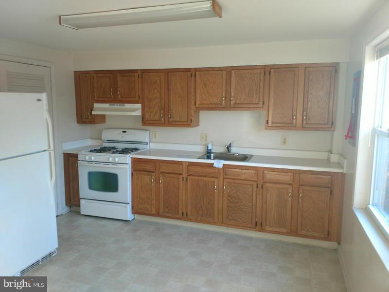7920 Wynbrook Road Baltimore, MD 21224 - Photo 7 of 16 Kitchen