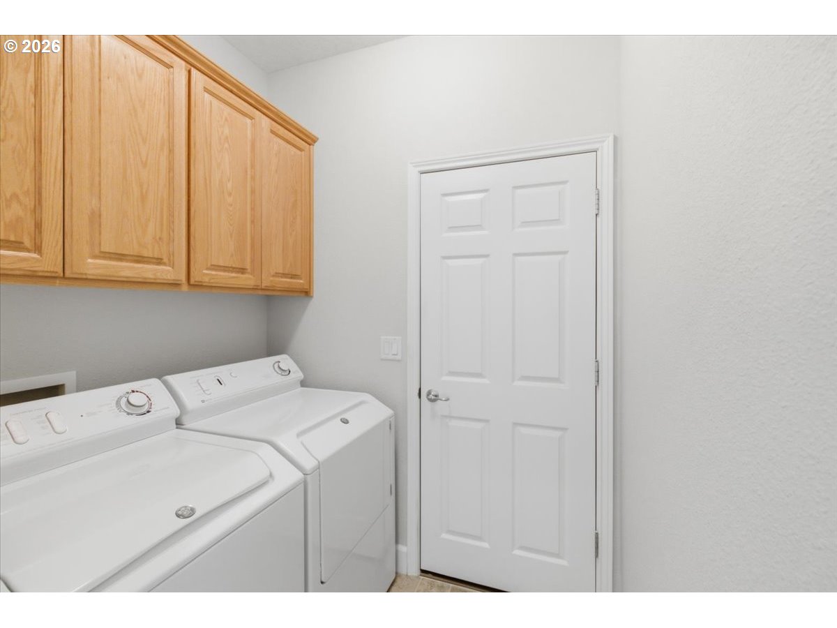 2066 Northwest Violet Avenue Albany, OR 97321 - Photo 36 of 48 a utility room with dryer and washer