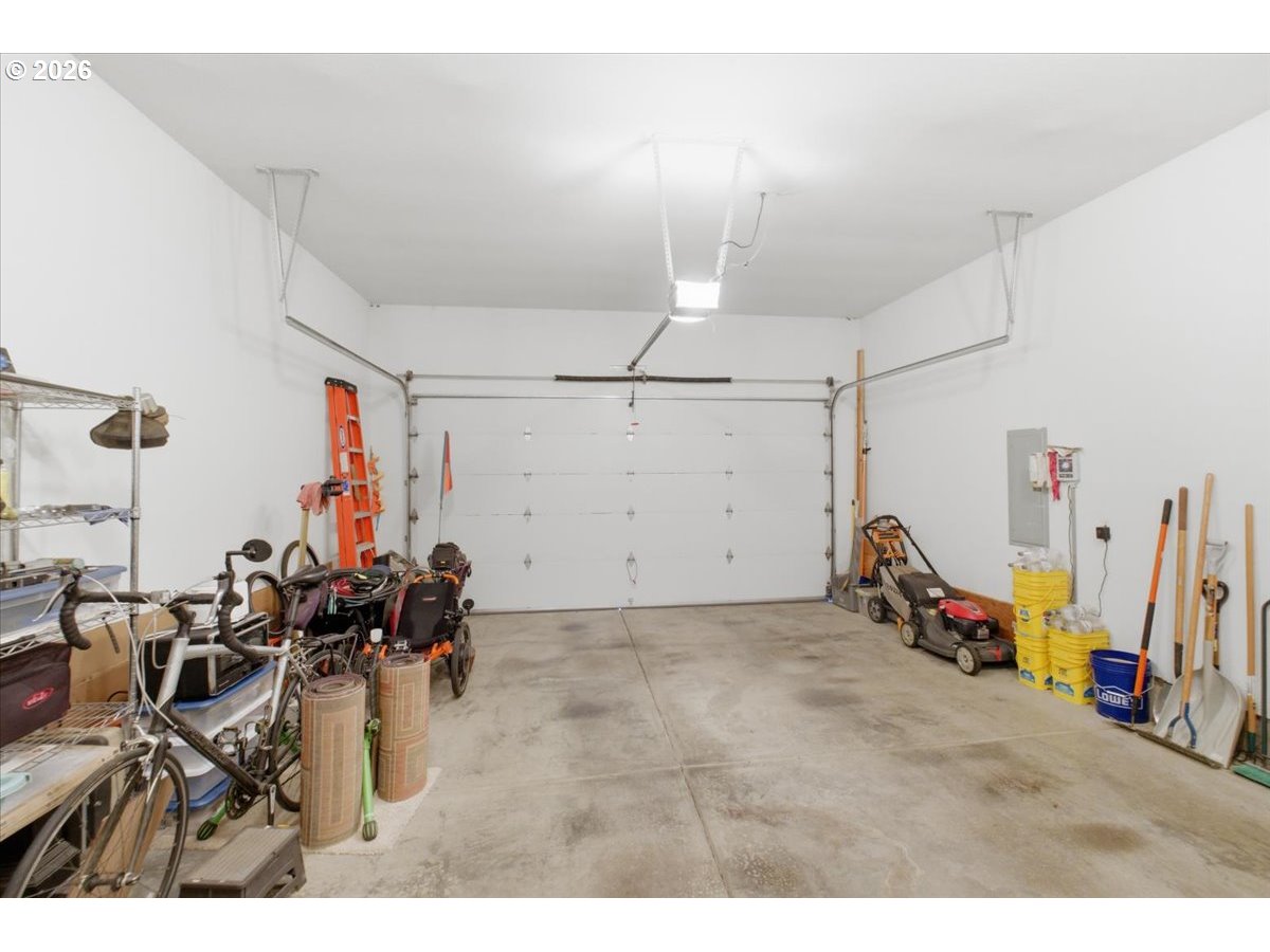 2066 Northwest Violet Avenue Albany, OR 97321 - Photo 37 of 48 a view of a room with gym equipment