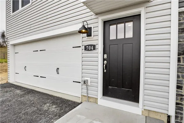 $3,000 | 704 Olivia Street, Pittsburgh, PA 15205