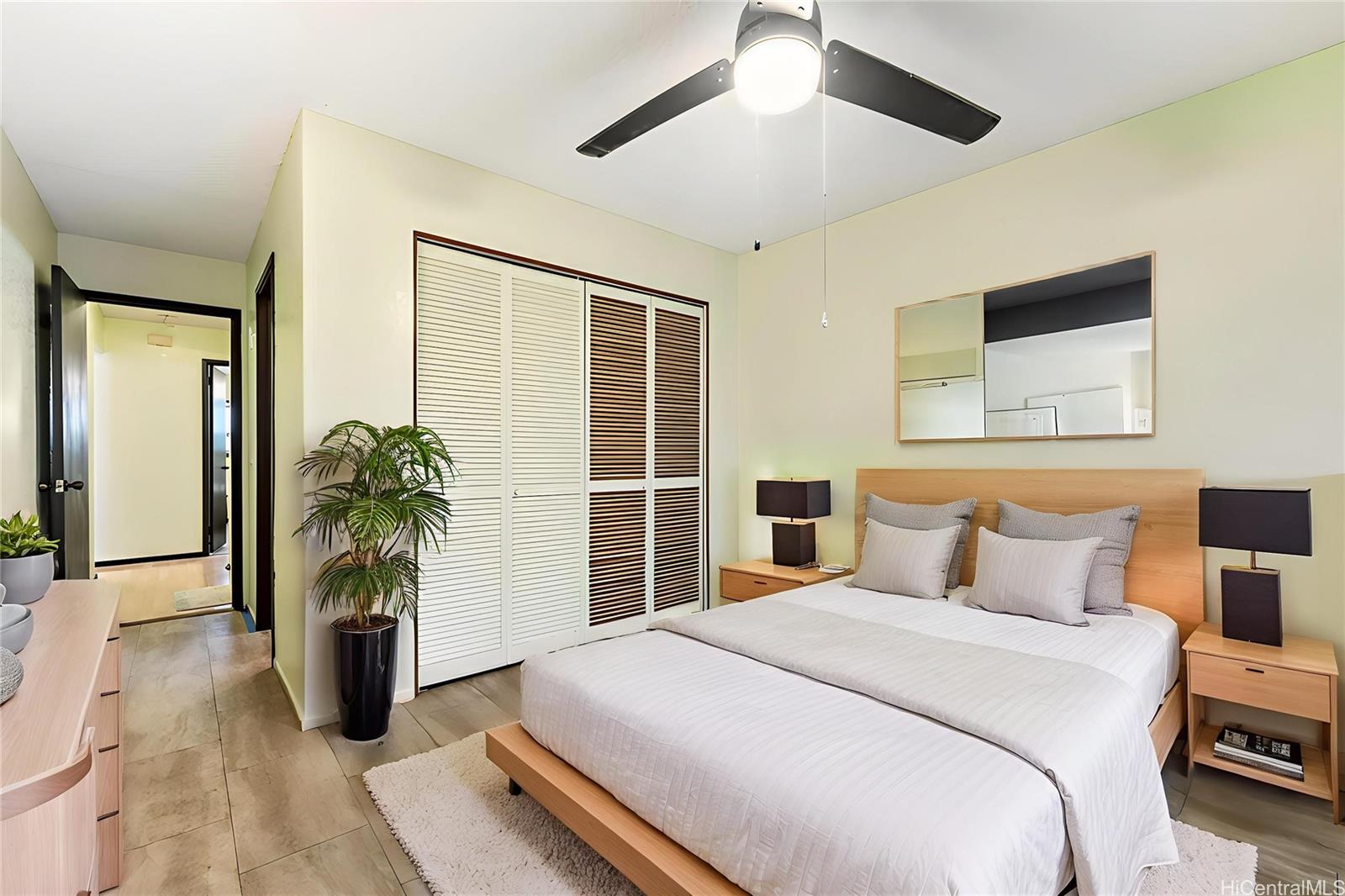 96-214 Waiawa Road, Unit 85 Pearl City, HI 96782 - Photo 8 of 10 a bedroom with bed and a large window