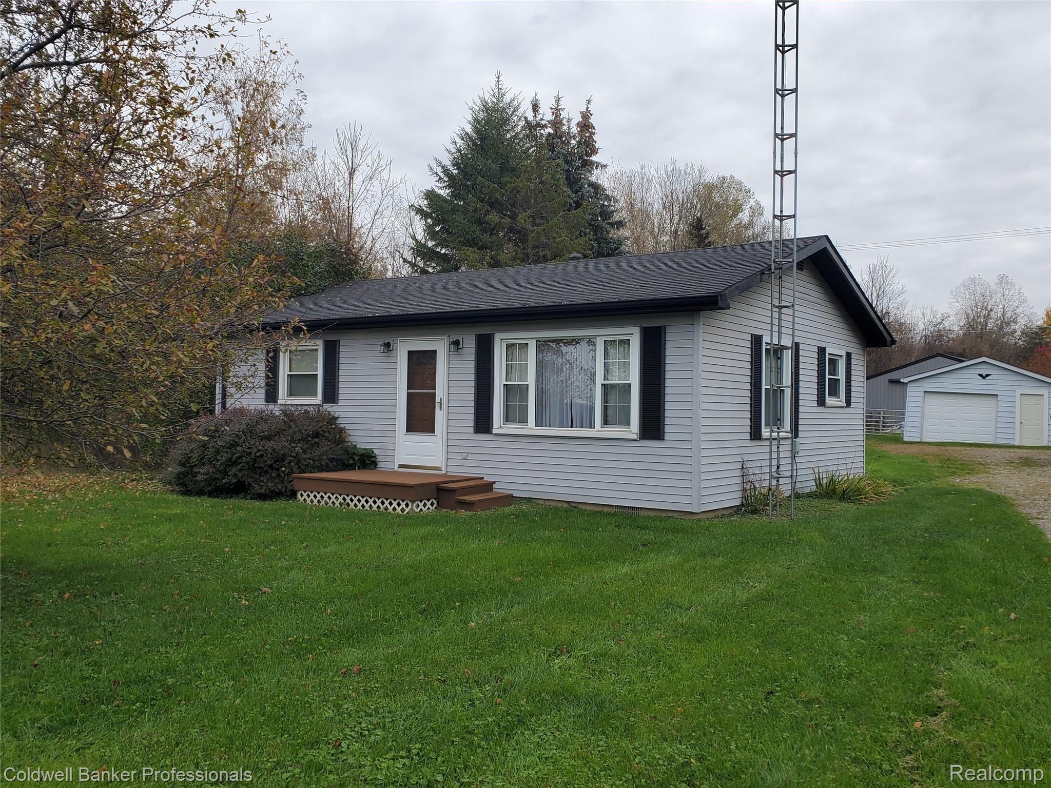 44 North Elba Road Lapeer, MI 48446 - Photo 1 of 11 20211104_105113.jpg