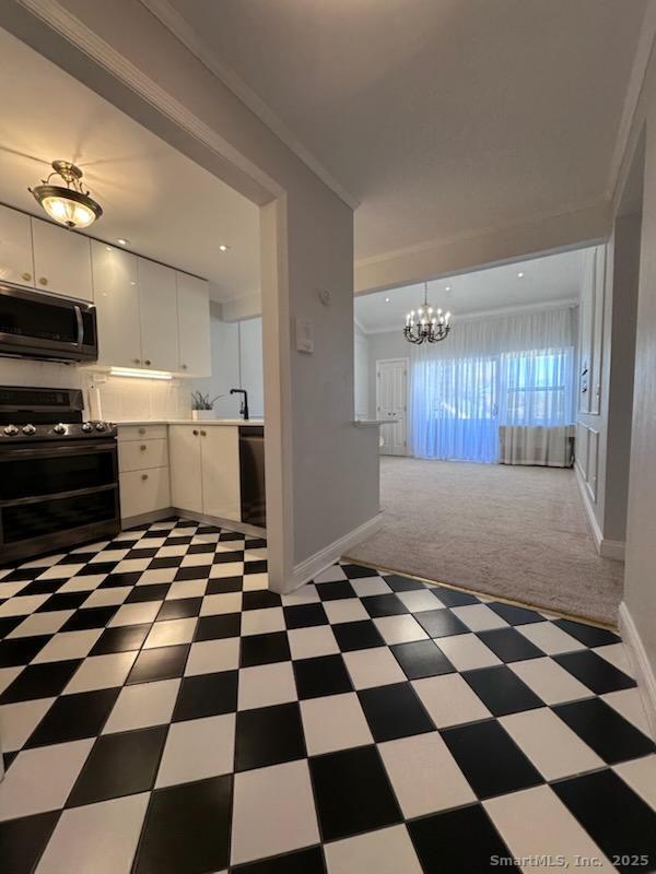 163 South Street, Unit 85 Danbury, CT 06810 - Photo 4 of 18 a black and white checkered floor
