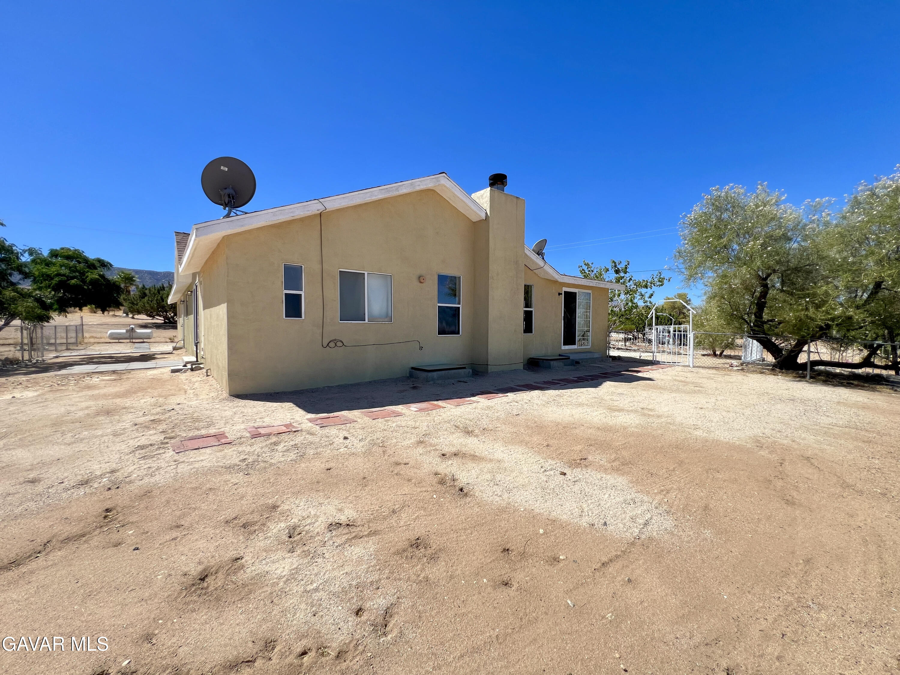 21925 Fort Tejon Road Llano, CA 93544 - Photo 17 of 21 21925 FT Listing Photos-04