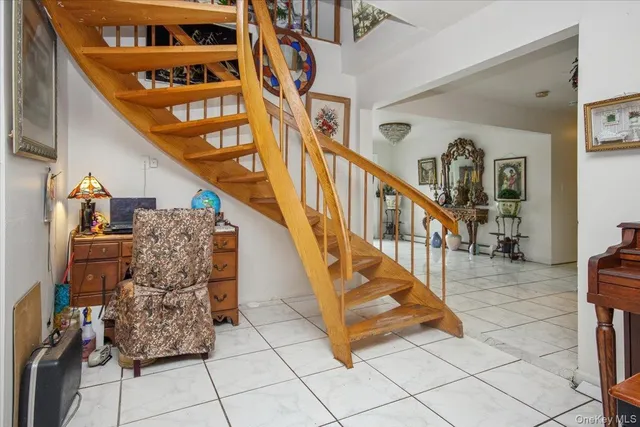 a view of entryway and hall