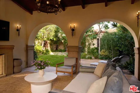 $8,995,000 | Undisclosed Address, Los Angeles, CA 90004