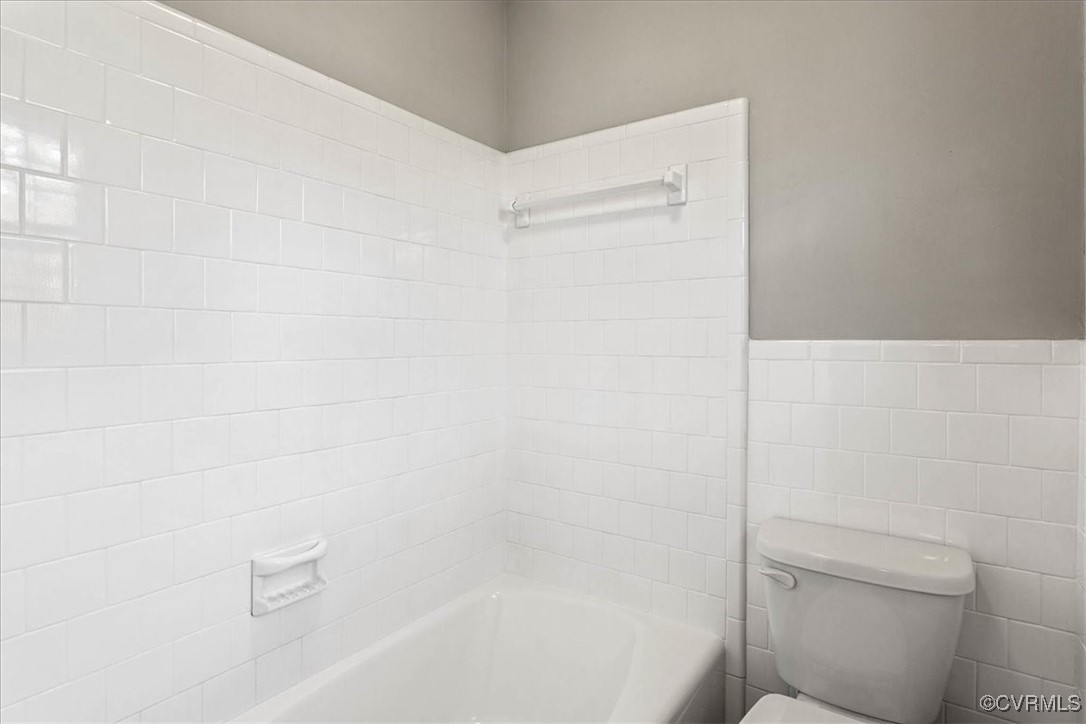 1007 Forestview Drive Colonial Heights, VA 23834 - Photo 31 of 40 Bathroom featuring tile walls