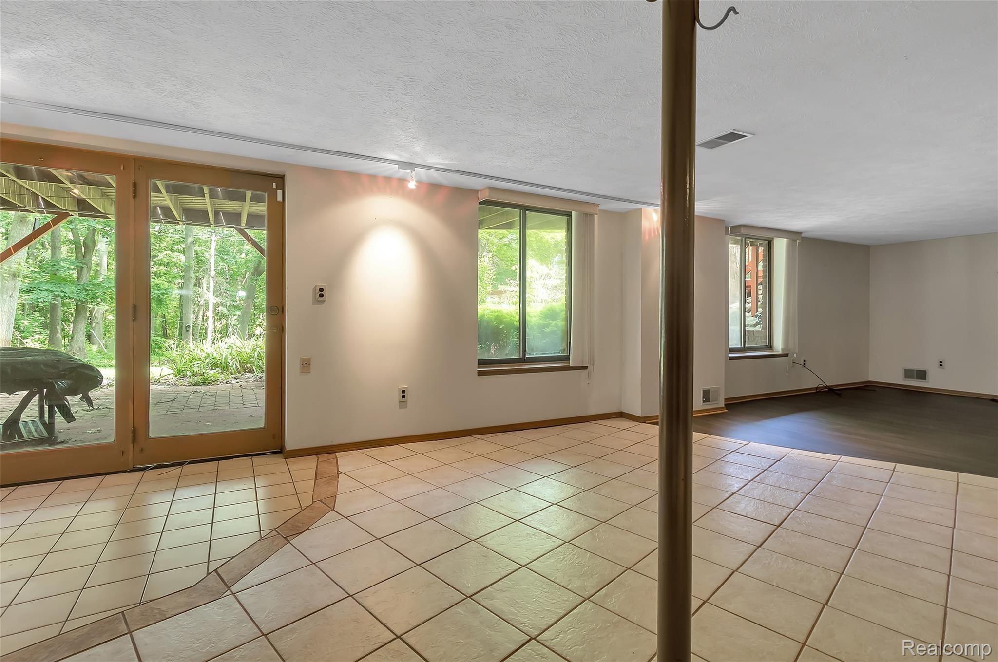 3131 Hunter Road Brighton, MI 48114 - Photo 39 of 42 210A1102.jpg