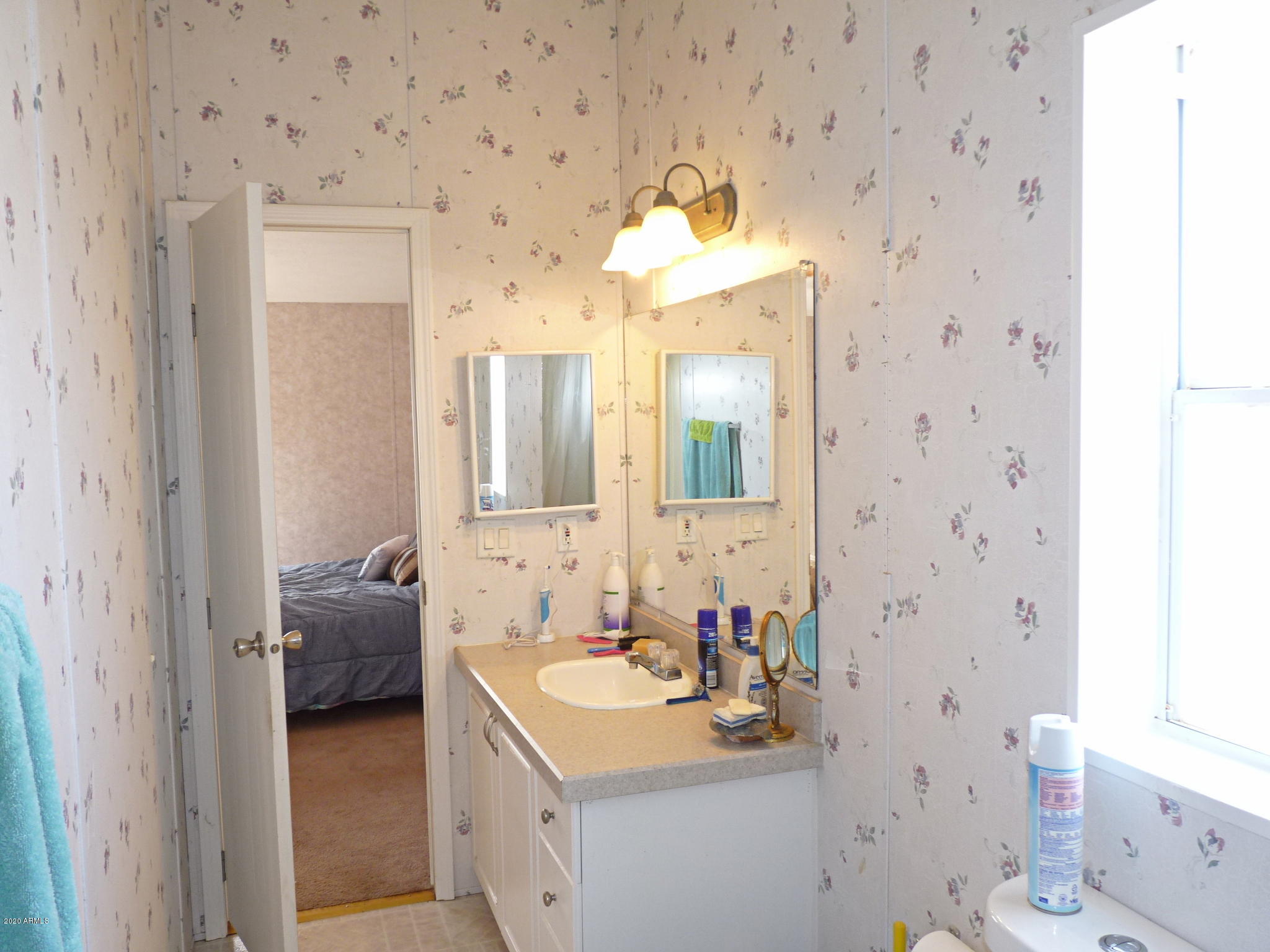 10810 Powerline Road Dewey, AZ 86327 - Photo 17 of 50 Master Bath view towards the Entrance