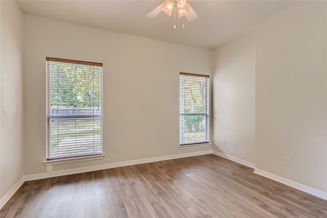 511 Susana Drive Georgetown, TX 78628 - Photo 20 of 31 Secondary Bedroom