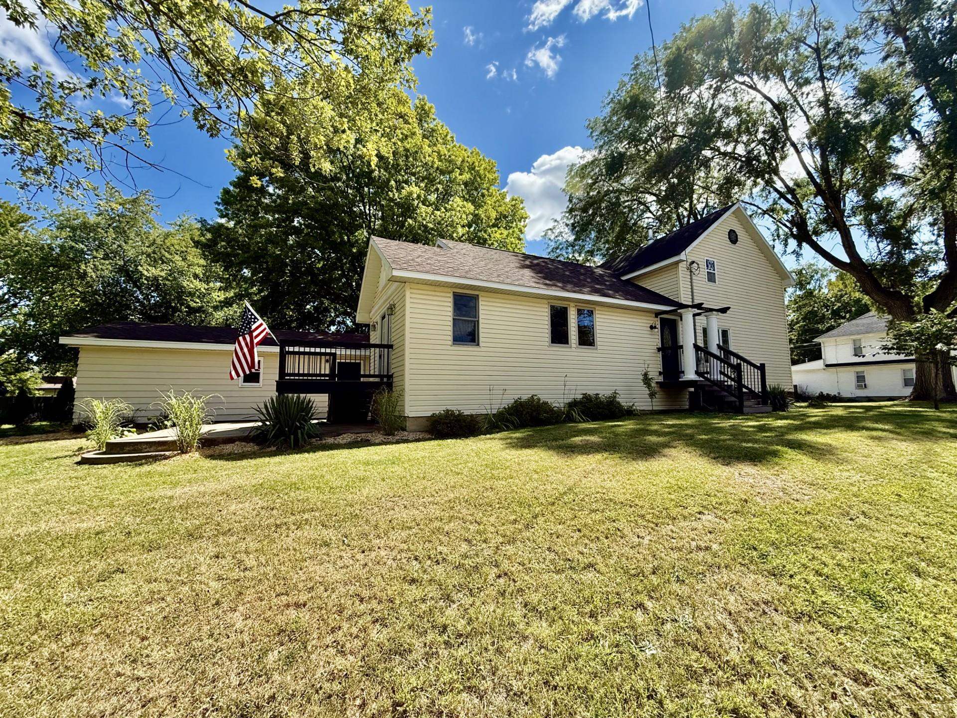 1403 Grant Street Peru, IL 61354 - Photo 1 of 24