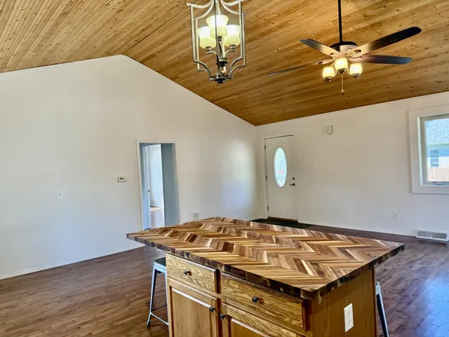 $179,900 | 1403 Grant Street, Peru, IL 61354