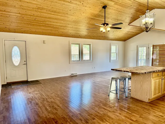 $179,900 | 1403 Grant Street, Peru, IL 61354