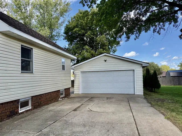 $179,900 | 1403 Grant Street, Peru, IL 61354