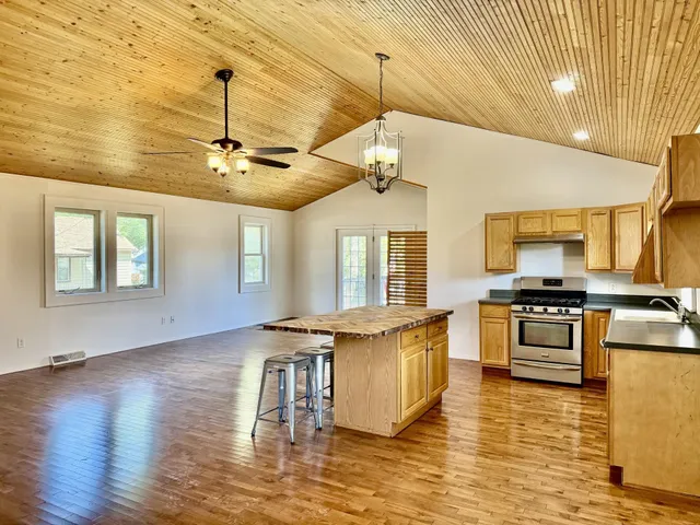 $179,900 | 1403 Grant Street, Peru, IL 61354