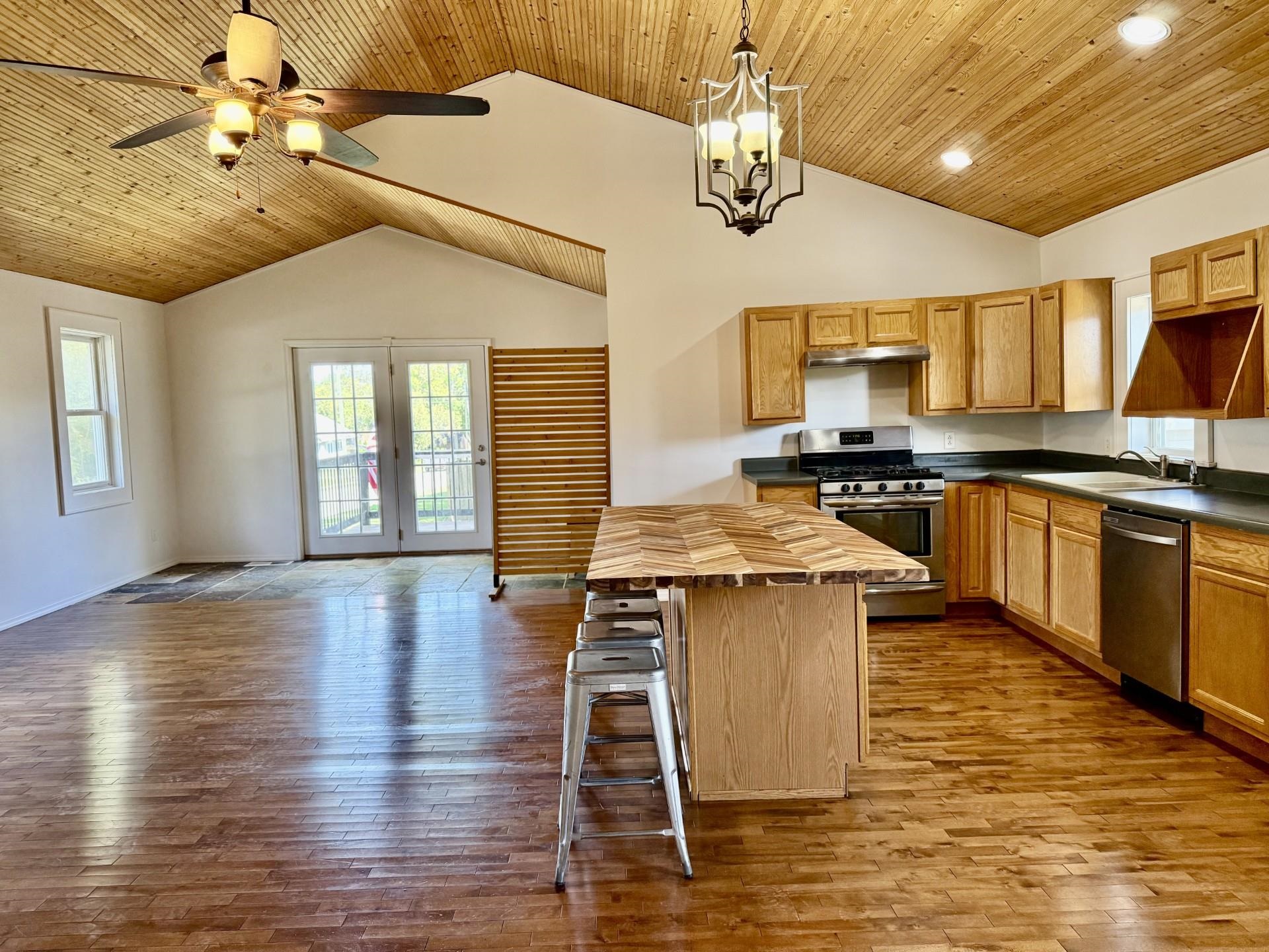 1403 Grant Street Peru, IL 61354 - Photo 6 of 24