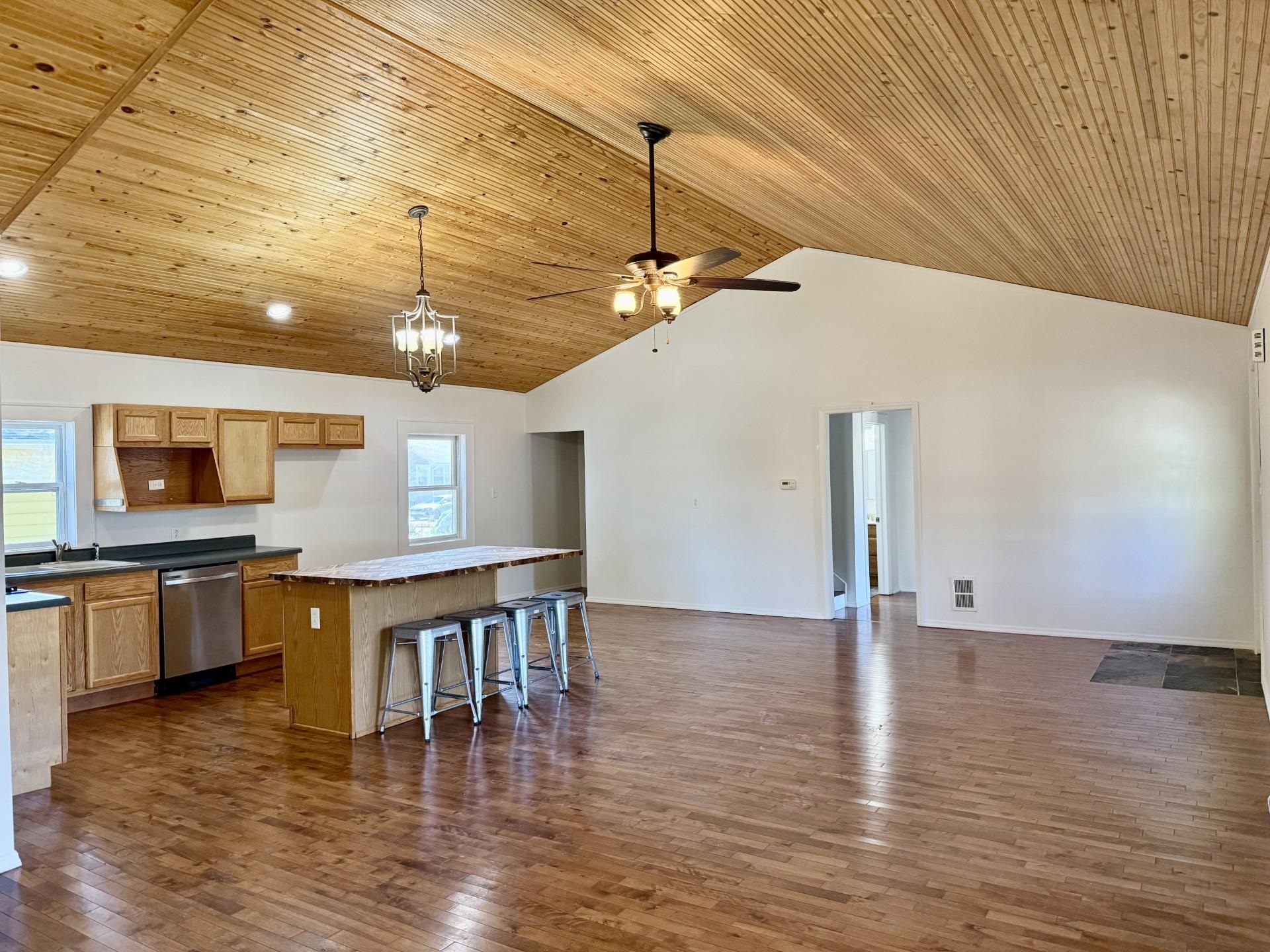 1403 Grant Street Peru, IL 61354 - Photo 8 of 24