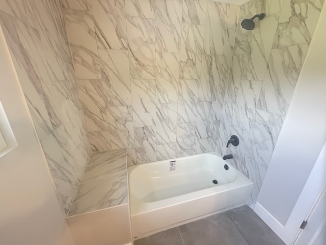 30 Apache Street Park Forest, IL 60466 - Photo 12 of 13 a bathroom with a bathtub
