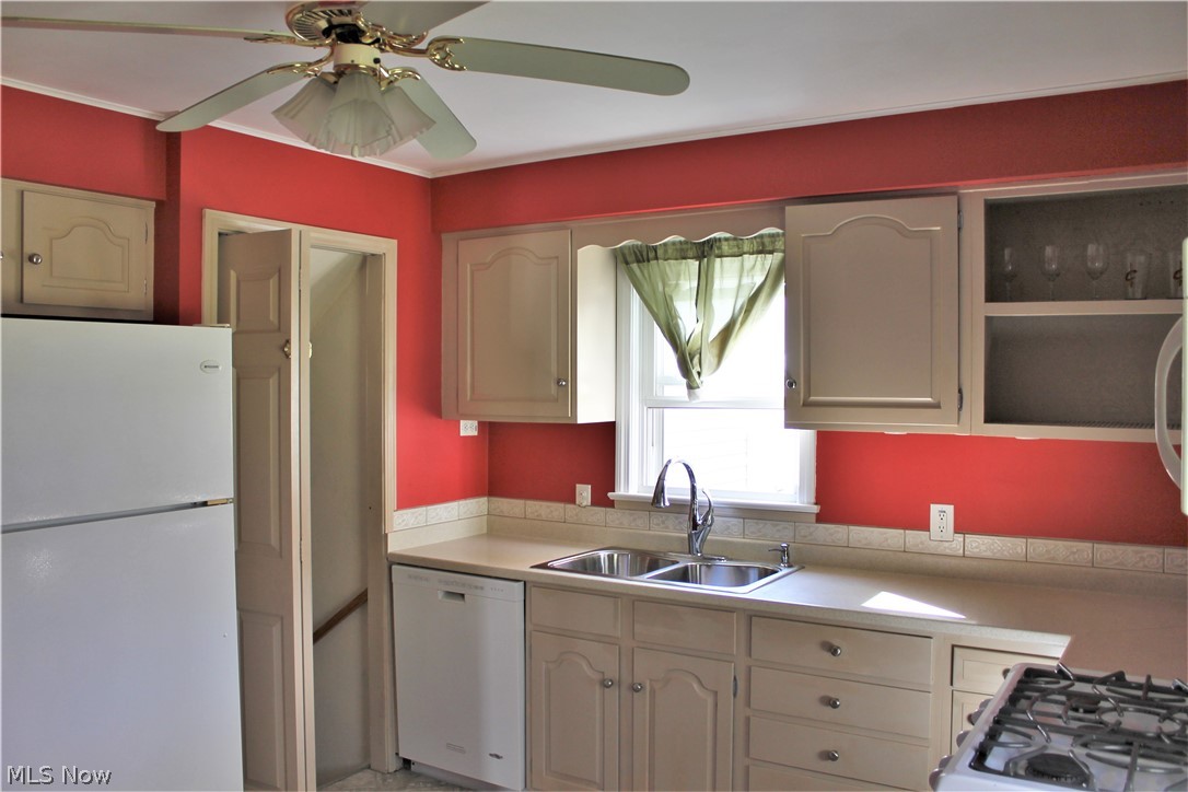 4301 Bluestone Road Cleveland, OH 44121 - Photo 9 of 30
